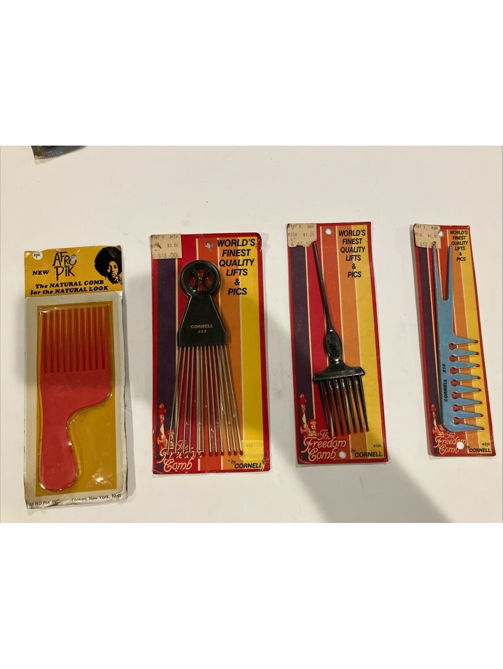 Lot Of 4 Vintage 1970s “The Freedom Comb - Pik ” Cornell NEW OLD STOCK